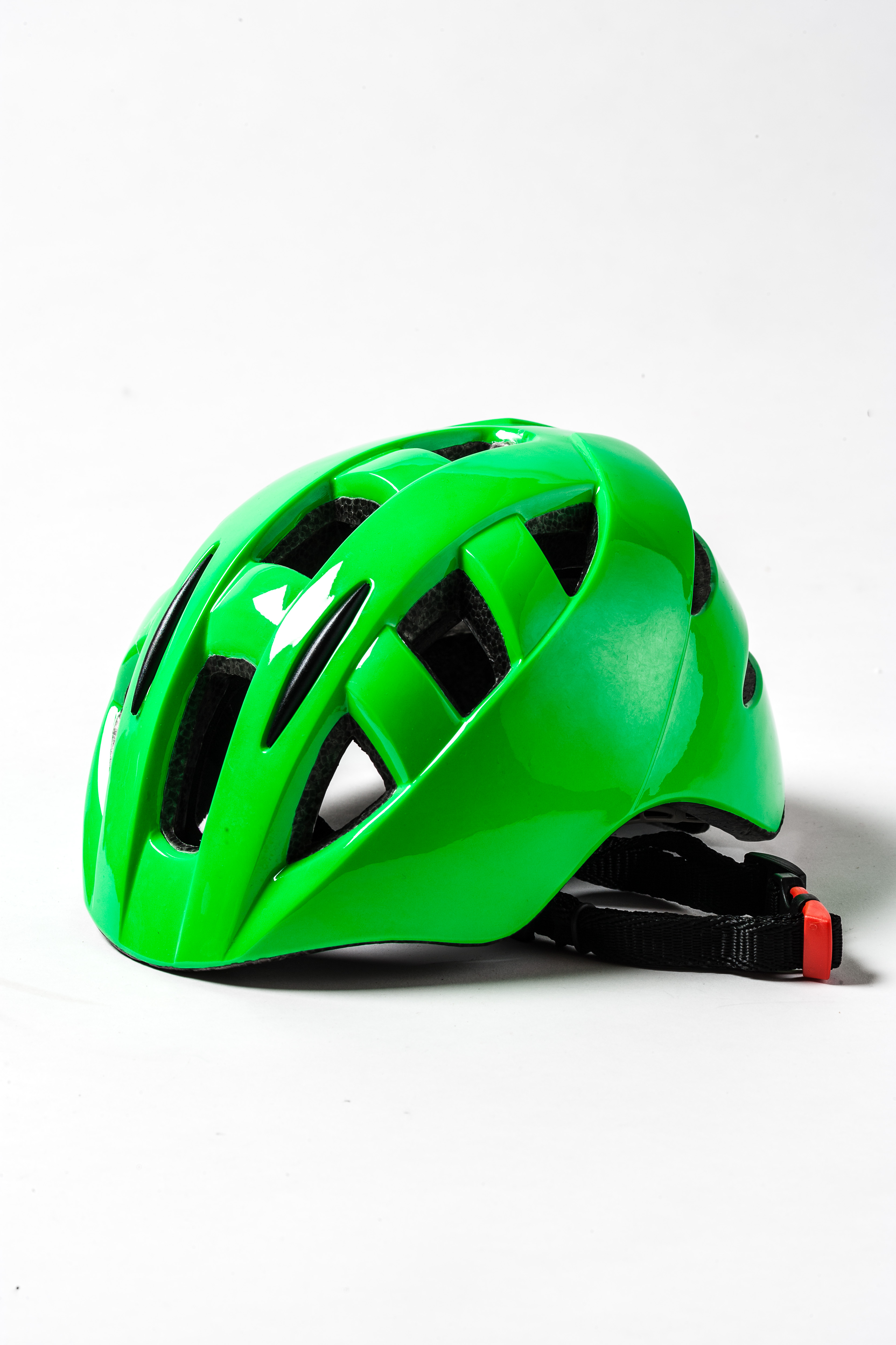 Fluogroene fietshelm voor zichtbaarheid onderweg