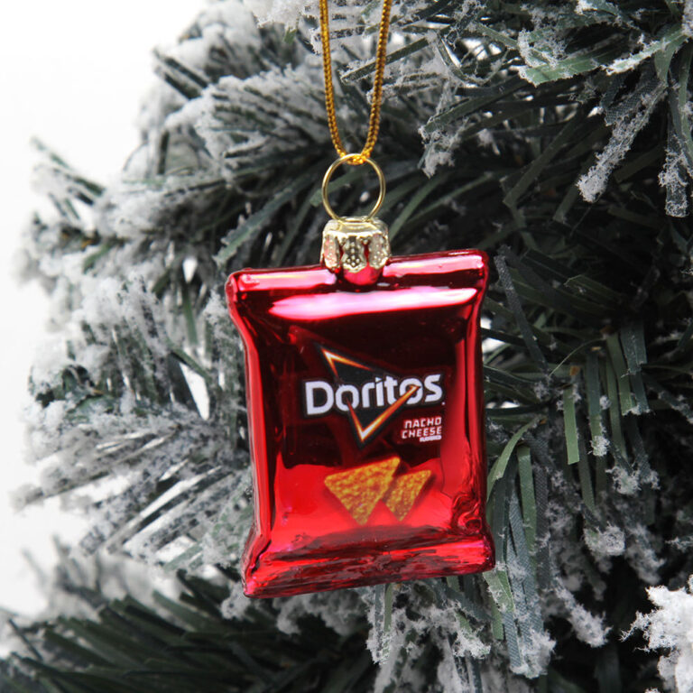 Gepersonaliseerde kerstbal in de vorm van een Dorito chipszak