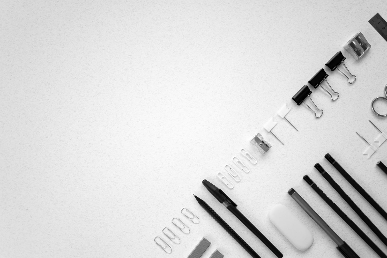 Paperclips, bindclips en kantoorbenodigdheden